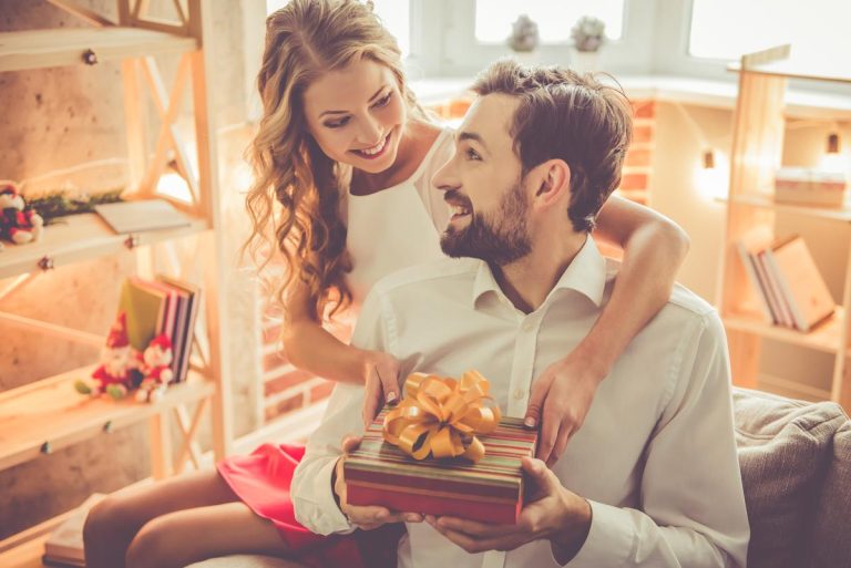 10 Small Gift Ideas for Boyfriend : The Long-Distance Struggle